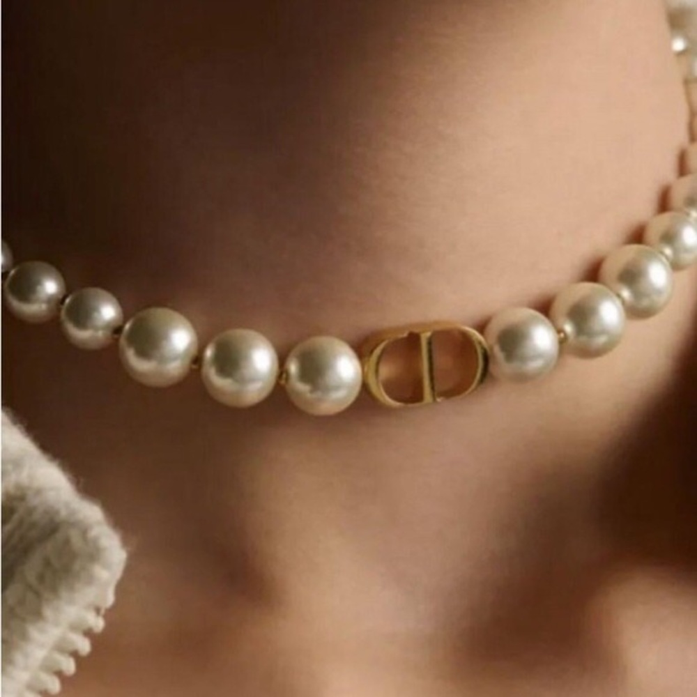 Gold and White - Picture 2 of 5
